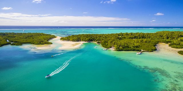 Inter hotel helicopter transfer in mauritius (11)